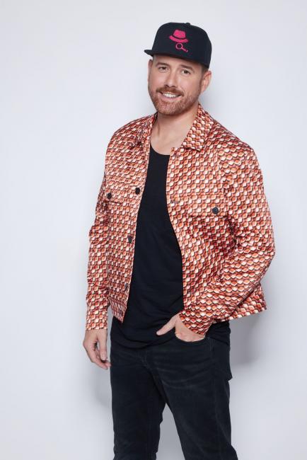 Álarcos énekes, Fluor Tomi